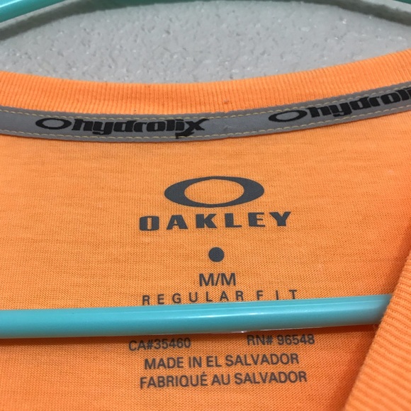 Oakley Tee. Size Medium. orange and Blue. - Picture 4 of 4